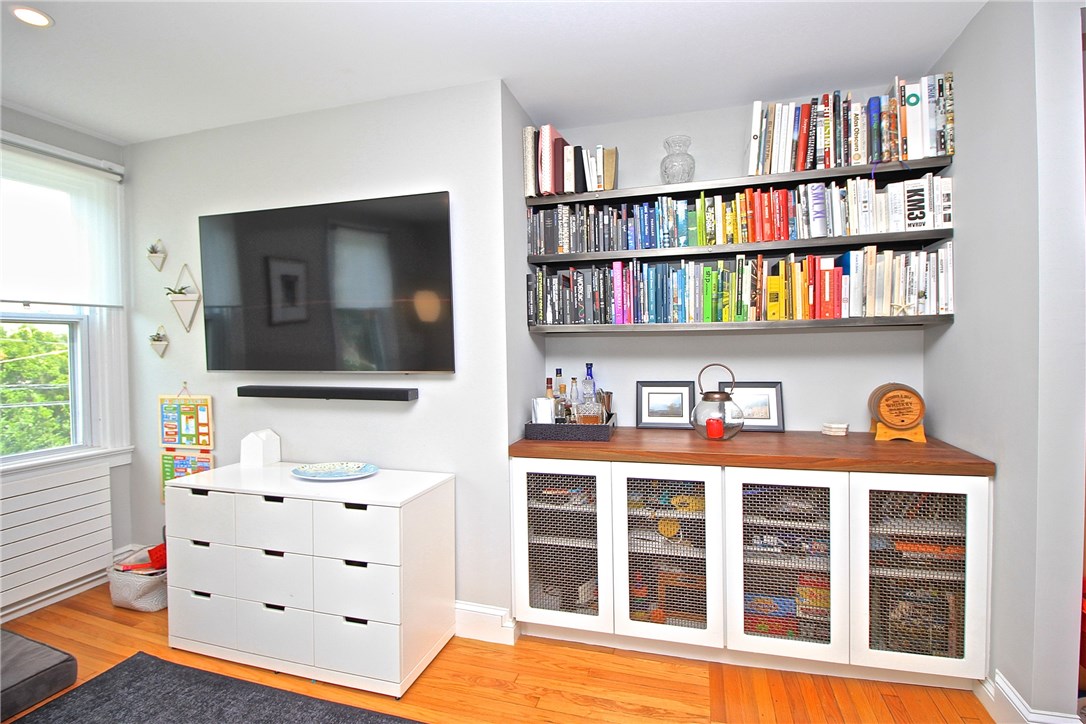 13 Bliss Road Newport, RI 02840 - Photo 8 of 41