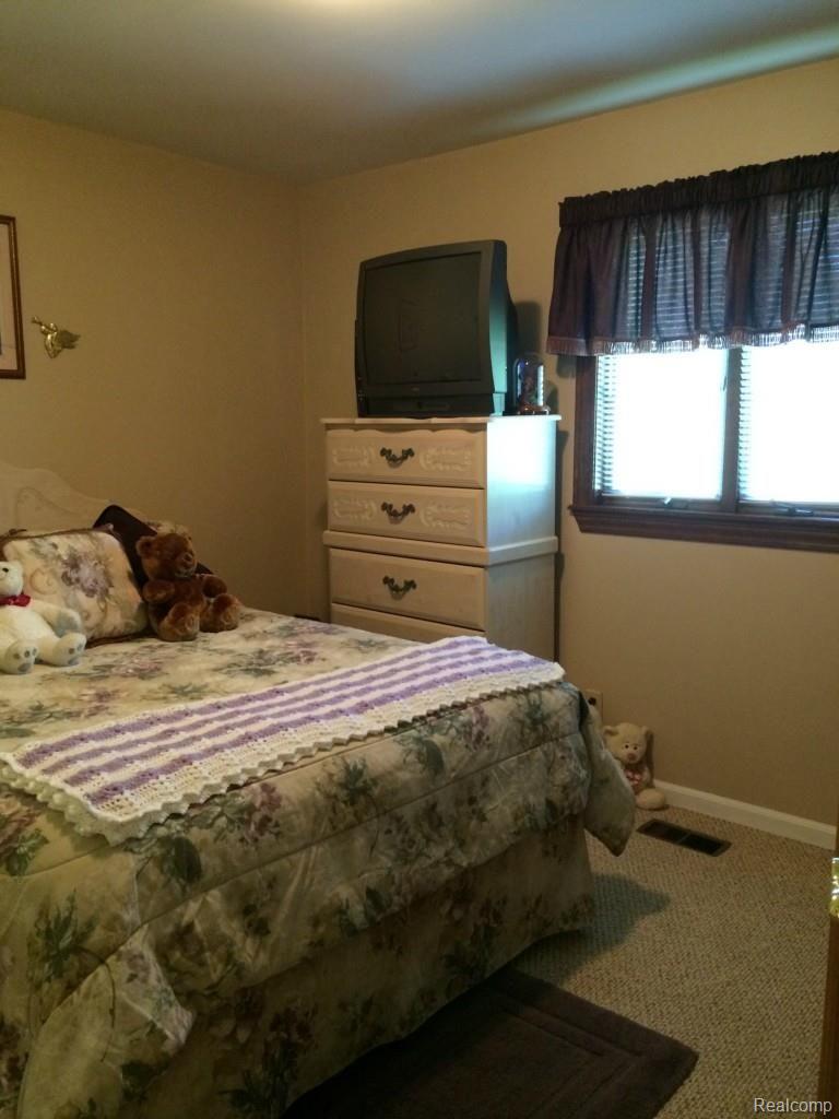 5181 Middleboro Road Grand Blanc, MI 48439 - Photo 22 of 29 5181 middleboro 023.jpg