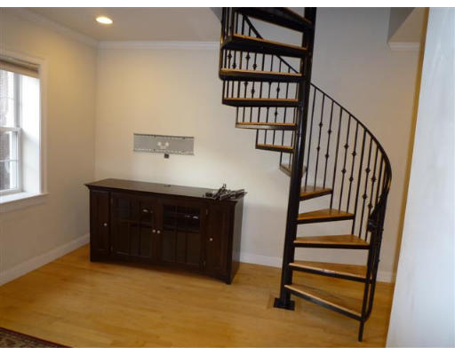 17 Clark Street, Unit 2 Boston, MA 02113 - Photo 3 of 9