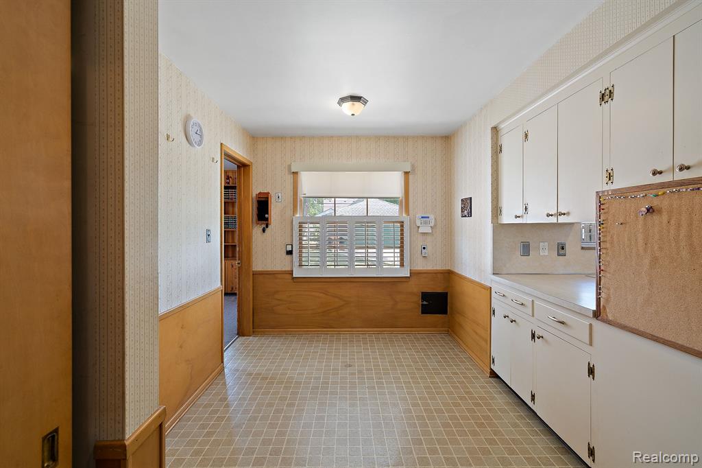 1730 Littlestone Road Grosse Pointe Woods, MI 48236 - Photo 12 of 45