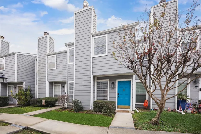 $1,590 | 5807 Beverly Hill Street, Unit 23, Houston, TX 77057