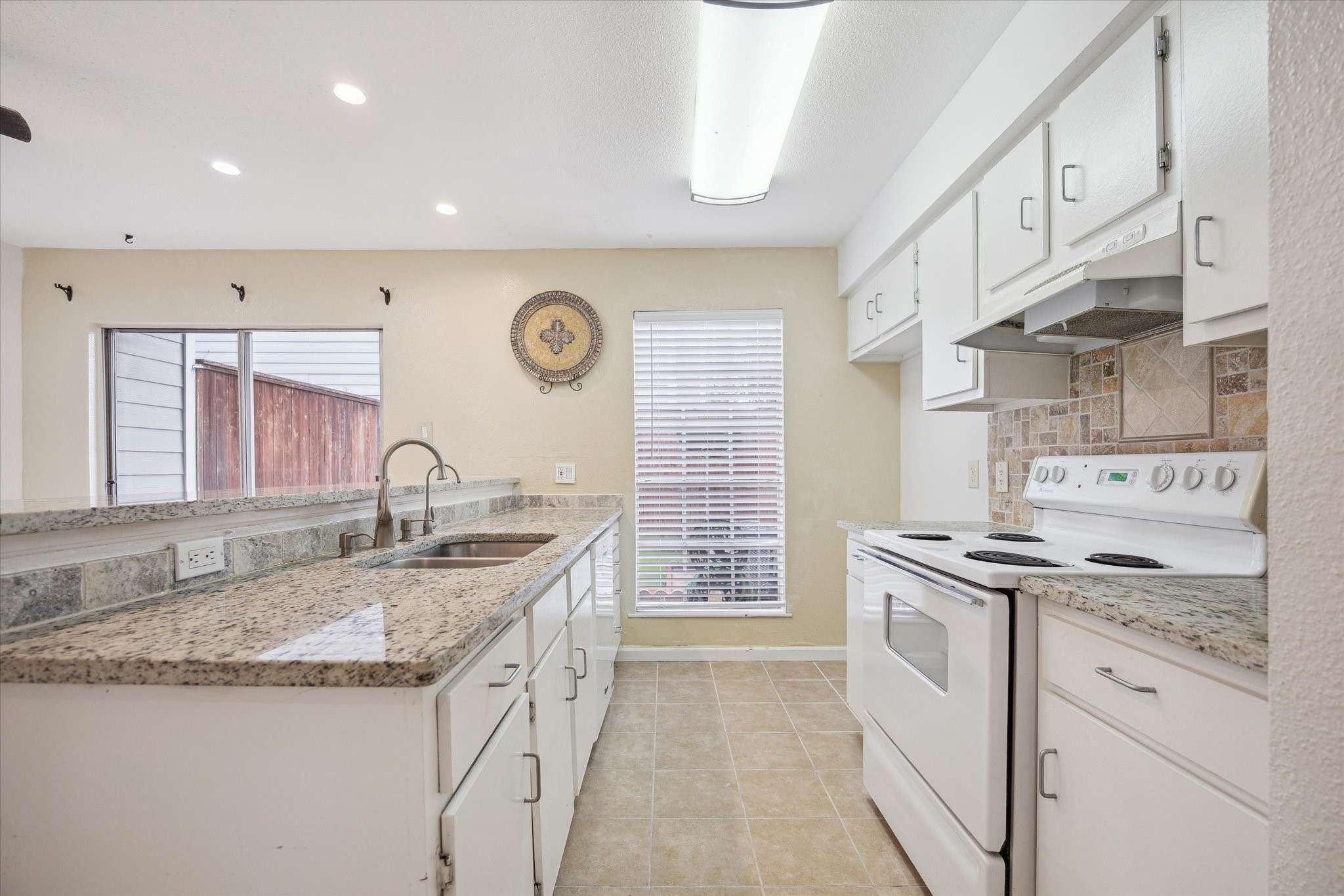 5807 Beverly Hill Street, Unit 23 Houston, TX 77057 - Photo 6 of 13