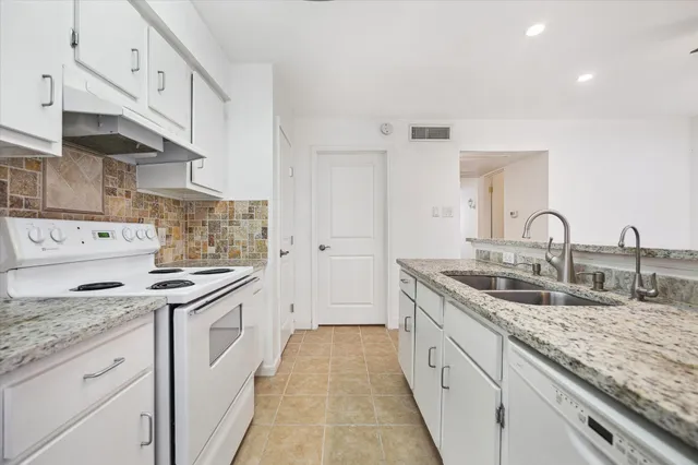 $1,590 | 5807 Beverly Hill Street, Unit 23, Houston, TX 77057