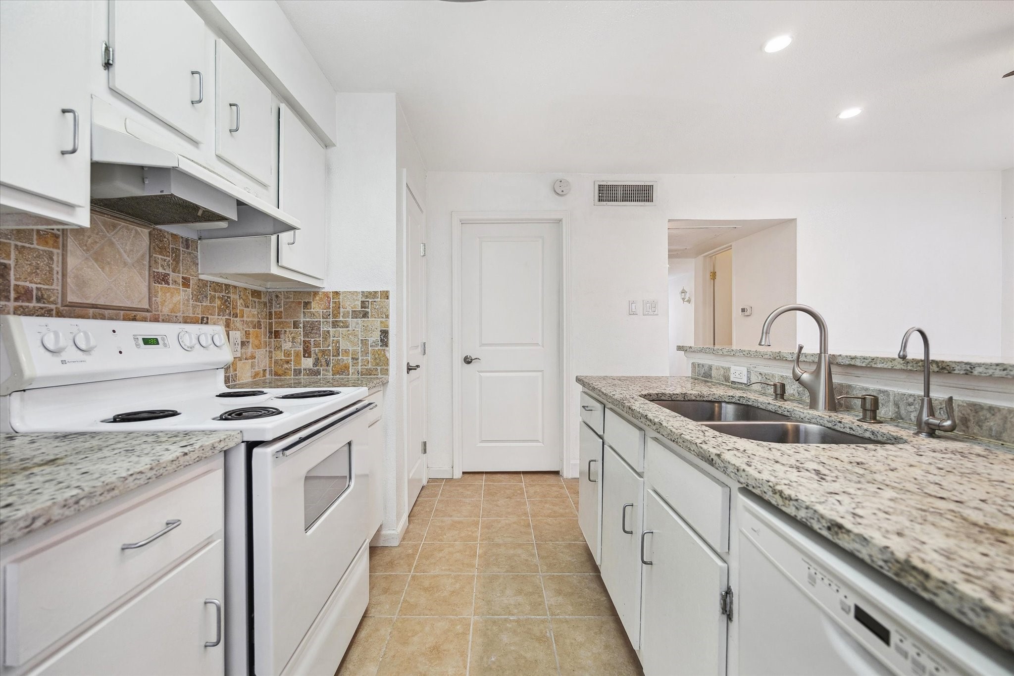 5807 Beverly Hill Street, Unit 23 Houston, TX 77057 - Photo 7 of 13