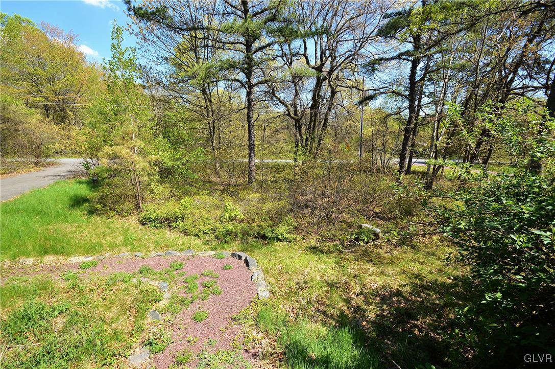 218 Cold Spring Drive Jim Thorpe, PA 18229 - Photo 3 of 7 Gallery Image 3