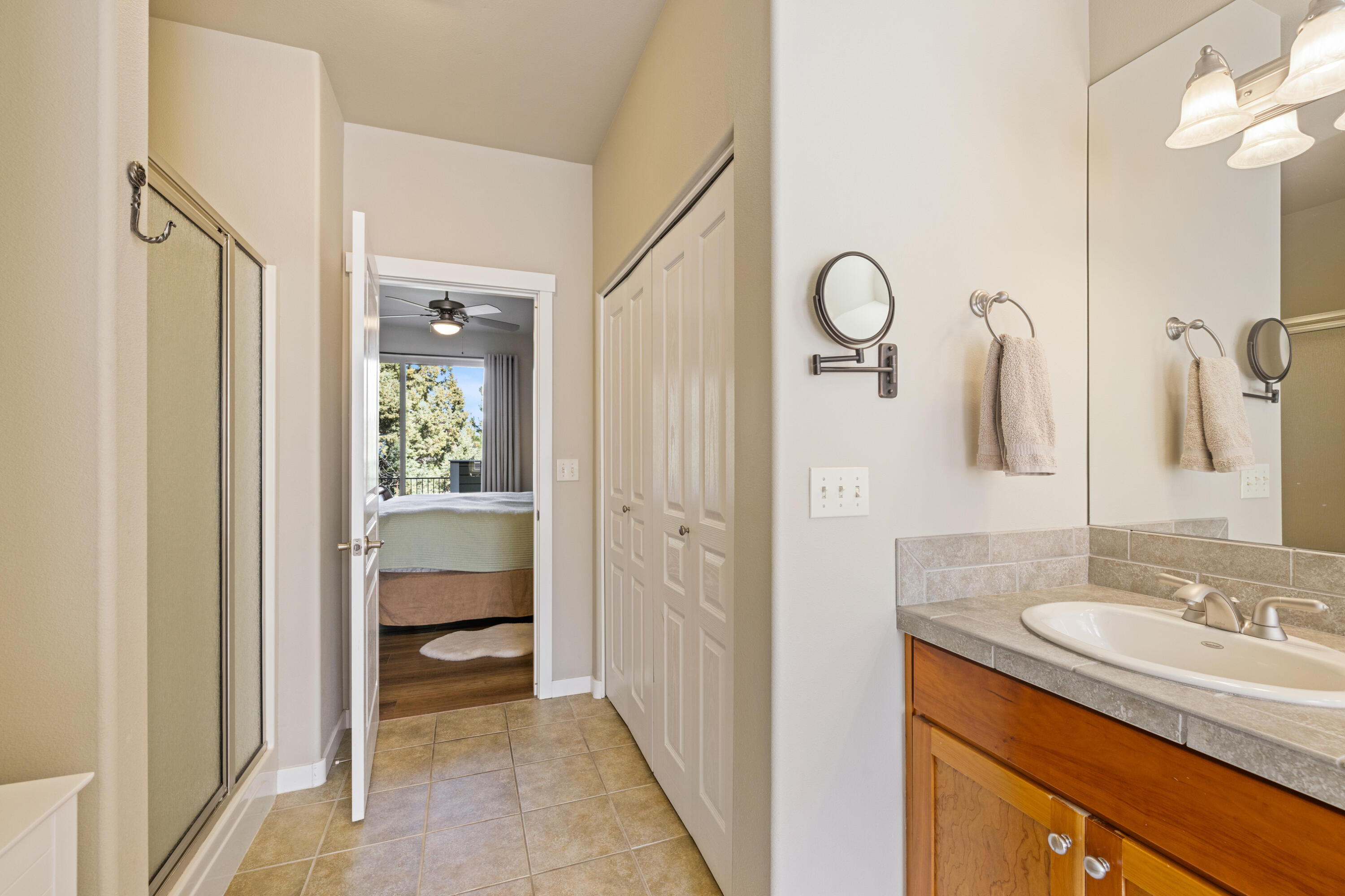 10674 Village Loop Redmond, OR 97756 - Photo 14 of 28 Primary Bathroom