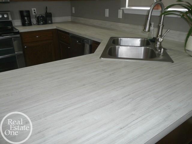 26067 Mariners Point New Baltimore, MI 48051 - Photo 10 of 33