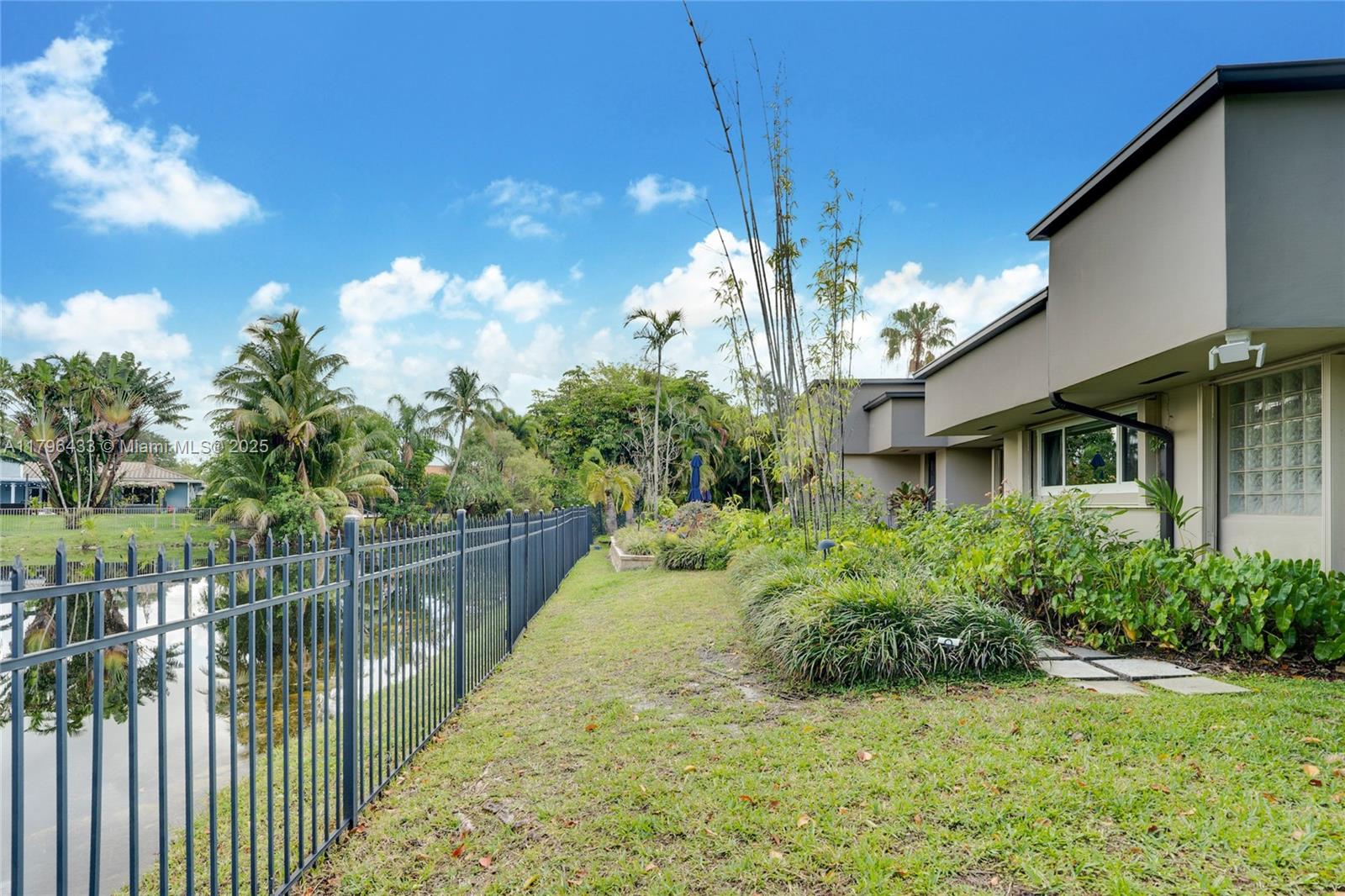 610 Lake Dasha Circle Plantation, FL 33324 - Photo 25 of 27