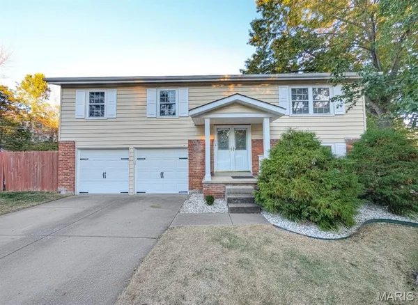 $305,000 | 6208 Stock Bridge Circle, St. Louis, MO 63128