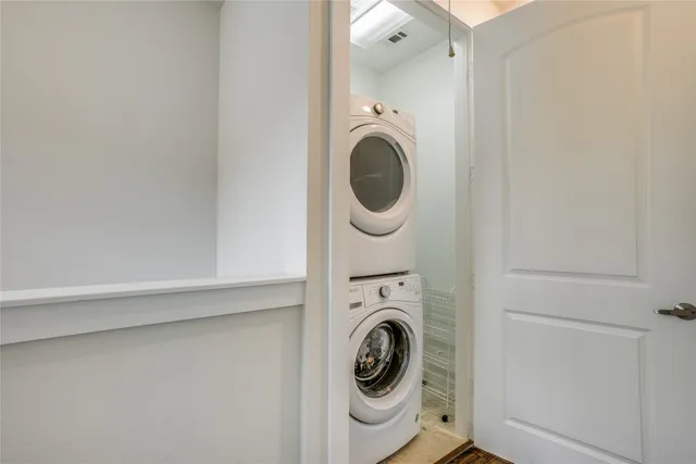 a view of empty room with window and ceiling fan