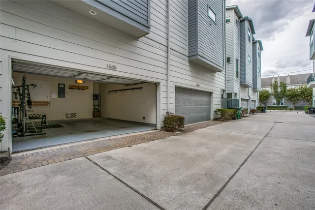 $3,250 | 1508 Beall Street, Houston, TX 77008