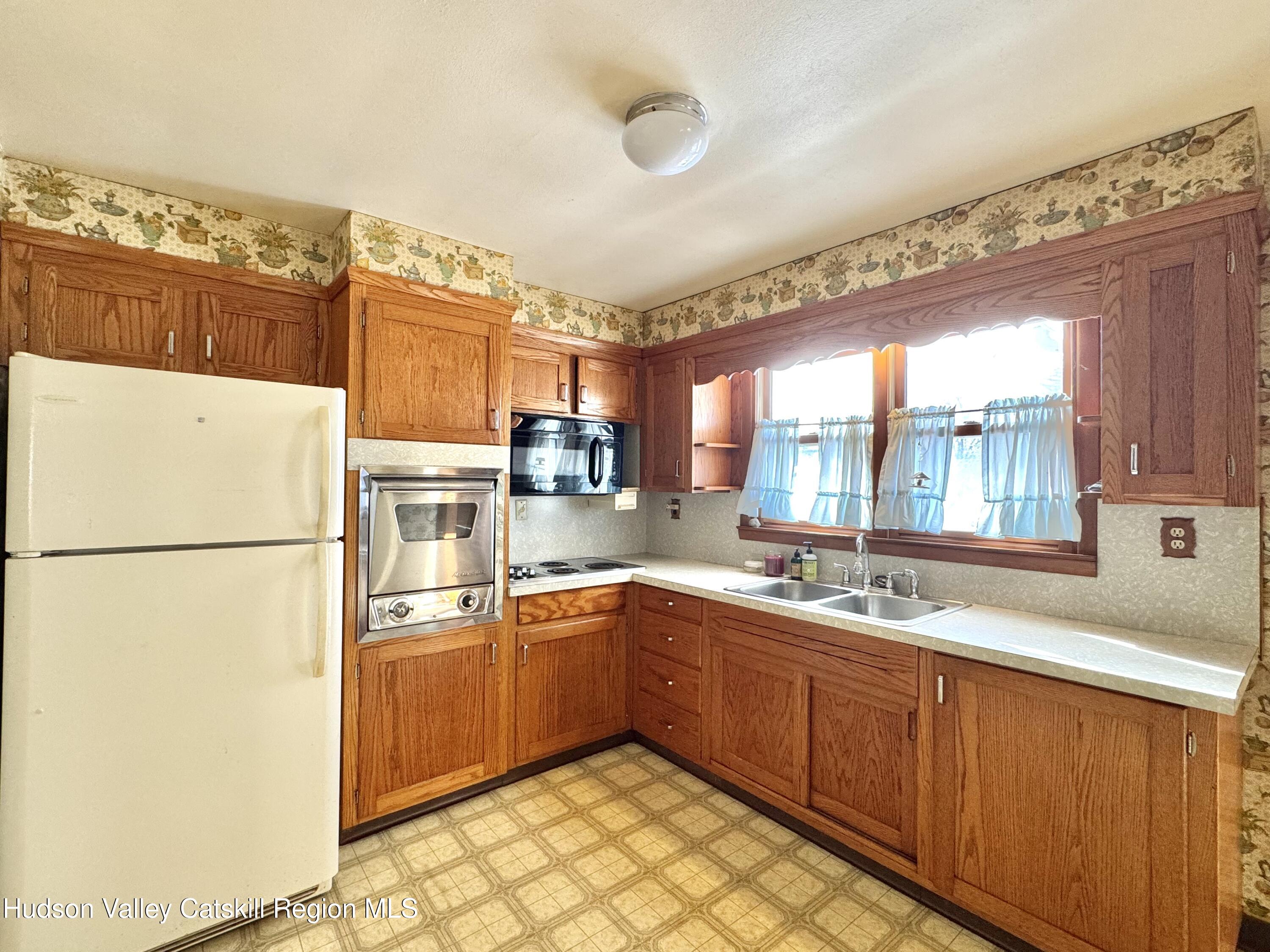 142 Broome Street Catskill, NY 12414 - Photo 6 of 25 Photo 6