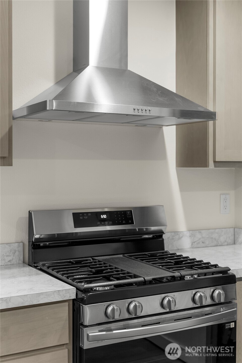 200 Lot C Fineview Chehalis, WA 98532 - Photo 18 of 36 a close view of stove top oven