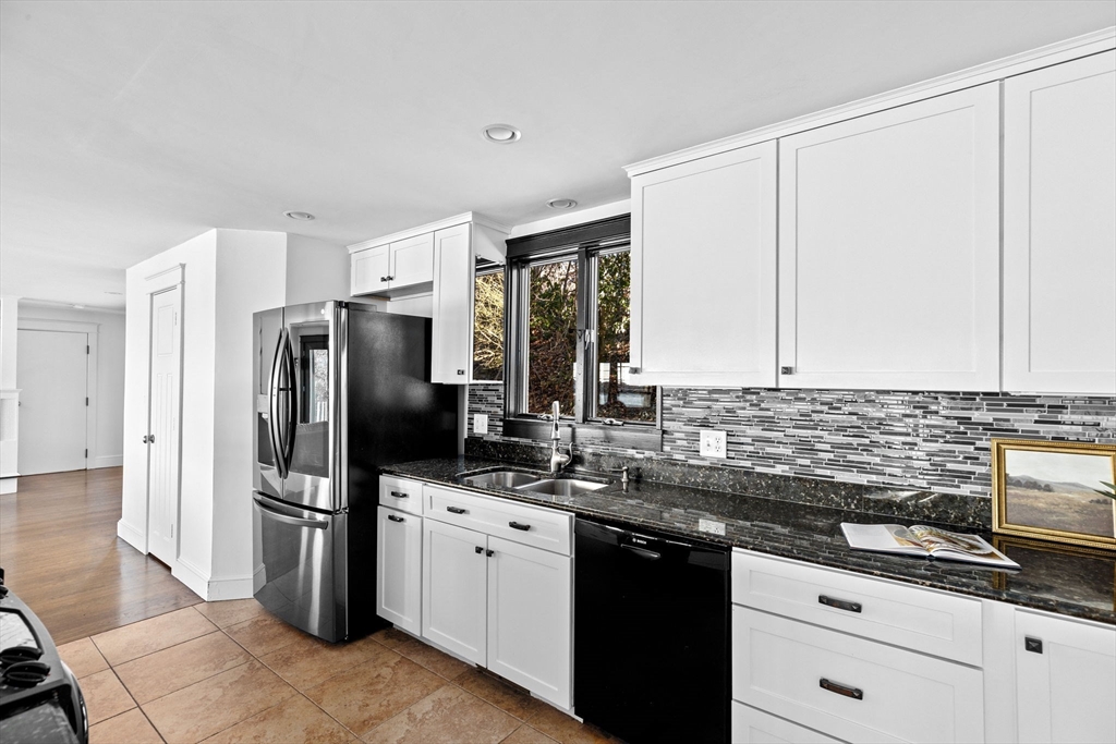 180 Downer Avenue Hingham, MA 02043 - Photo 8 of 29