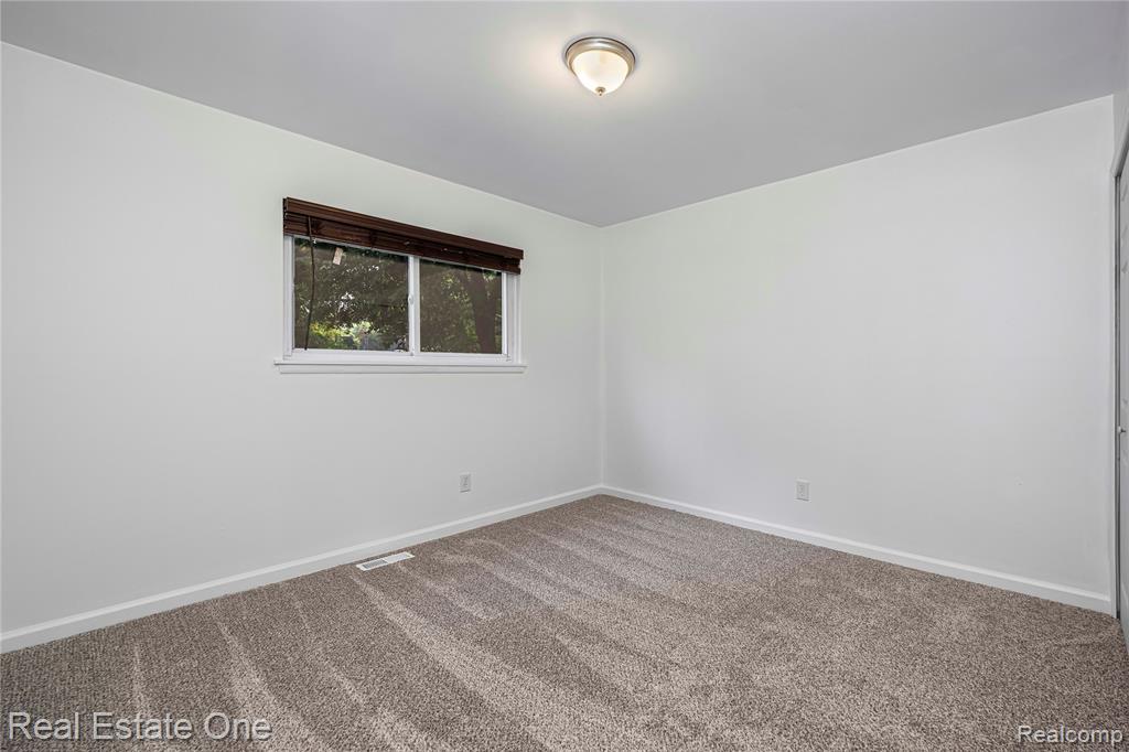 4296 Frazho Road Warren, MI 48091 - Photo 12 of 39