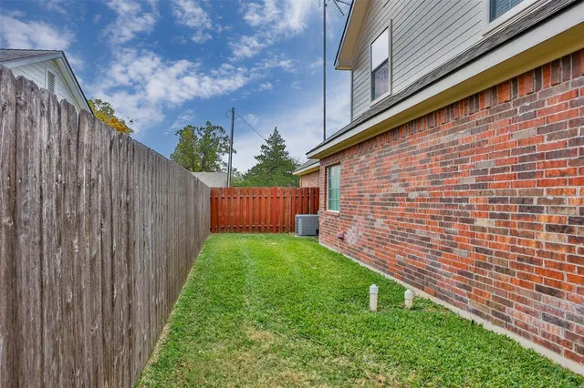 a view of yard with seating area