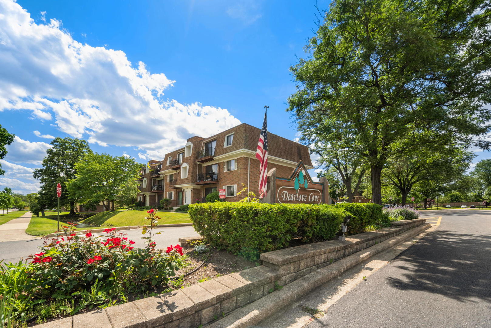 4180 Cove Lane, Unit C Glenview, IL 60025 - Photo 2 of 19 a front view of a house with a garden