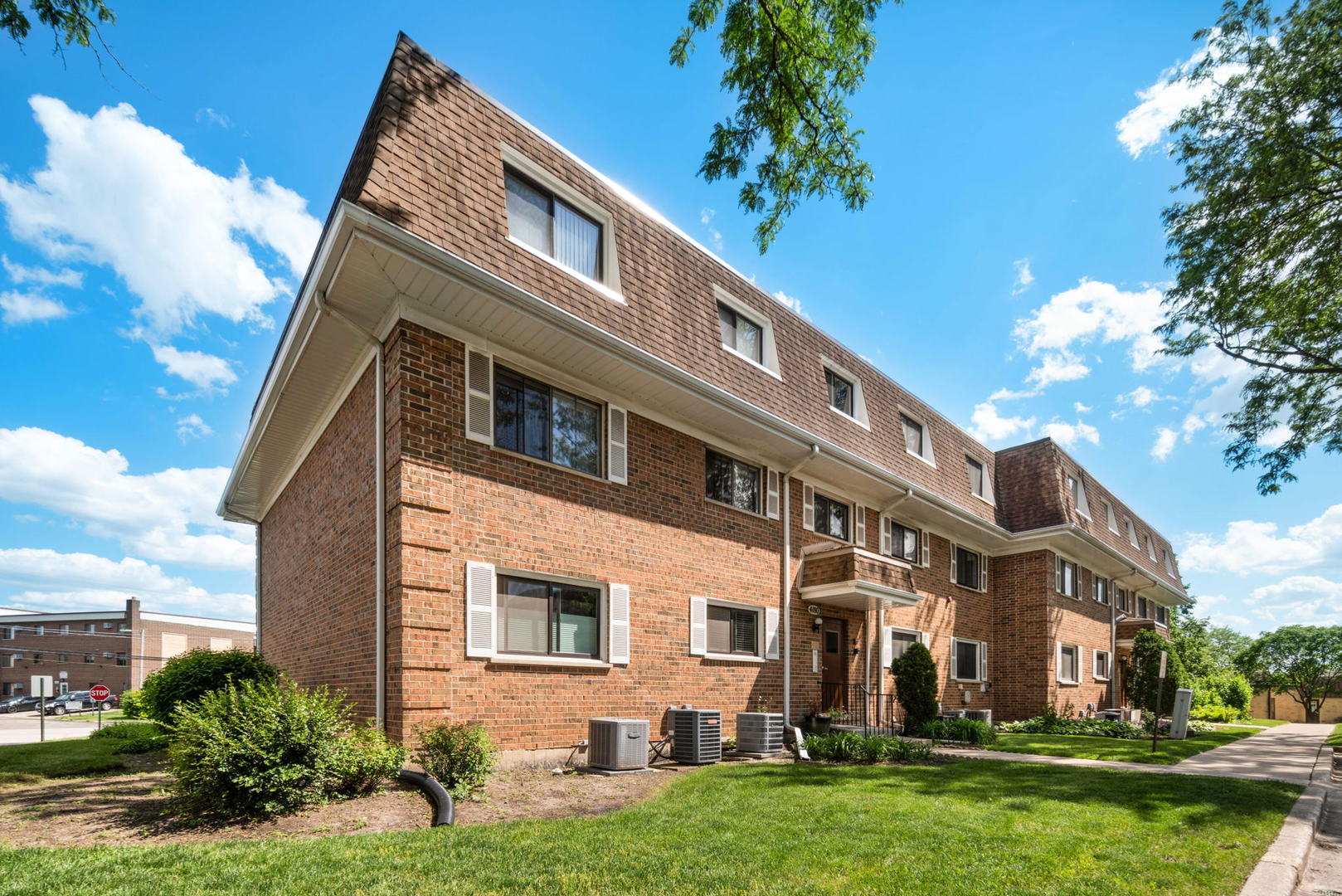 4180 Cove Lane, Unit C Glenview, IL 60025 - Photo 3 of 19 a front view of a house with a yard
