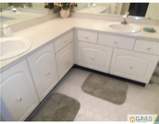 59 B Winthrop Road Monroe Township, NJ 08831 - Photo 9 of 11 Gallery Image 9