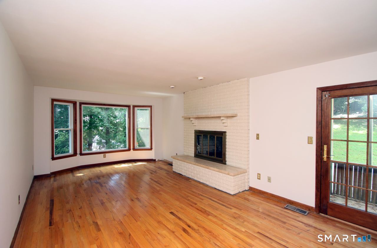 328 Saybrook Road Orange, CT 06477 - Photo 7 of 40 Gallery Image 7