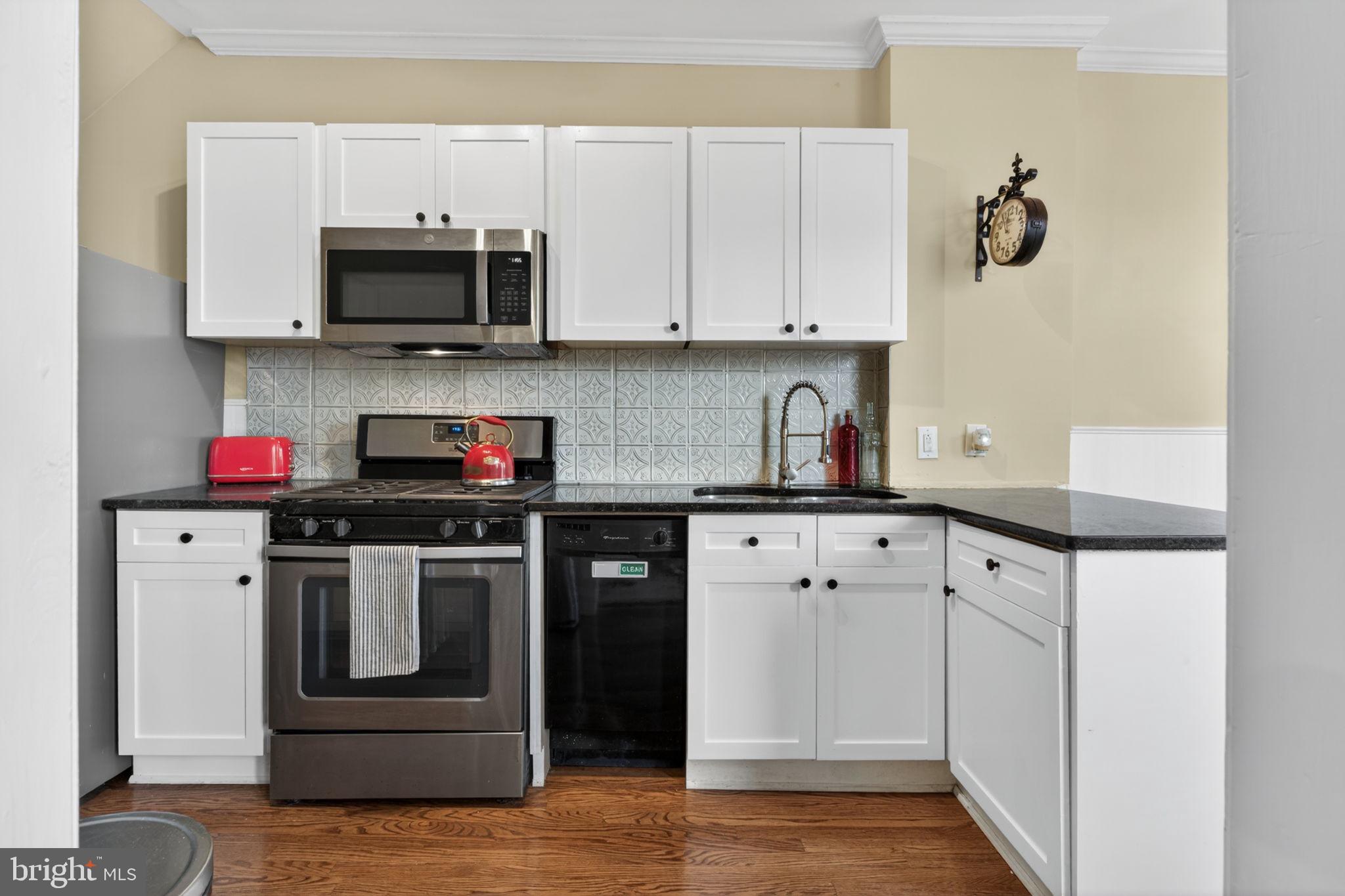 527 Shepherd Street Northwest Washington, DC 20011 - Photo 12 of 42 Eat-in kitchen