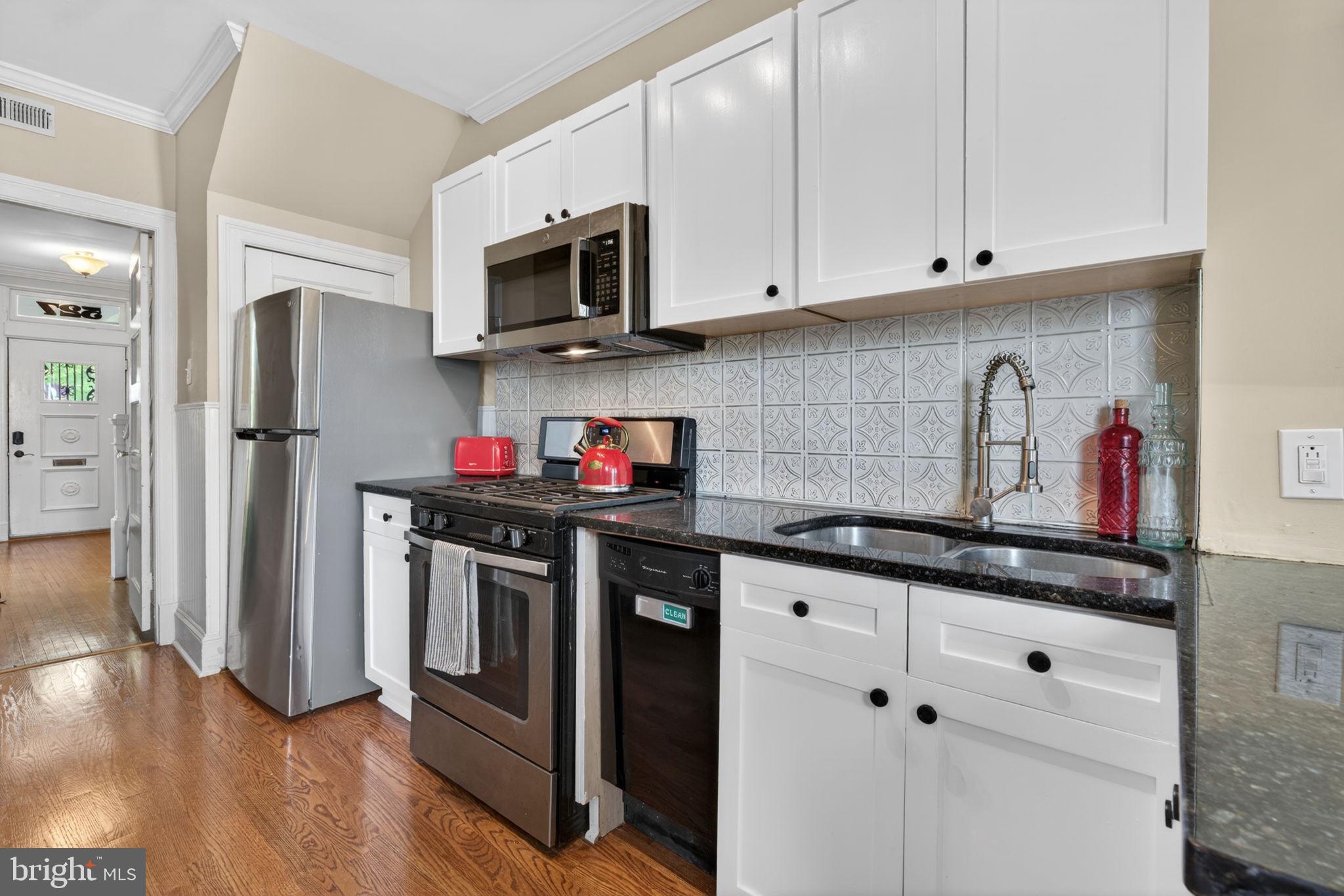 527 Shepherd Street Northwest Washington, DC 20011 - Photo 16 of 42 Eat-in kitchen