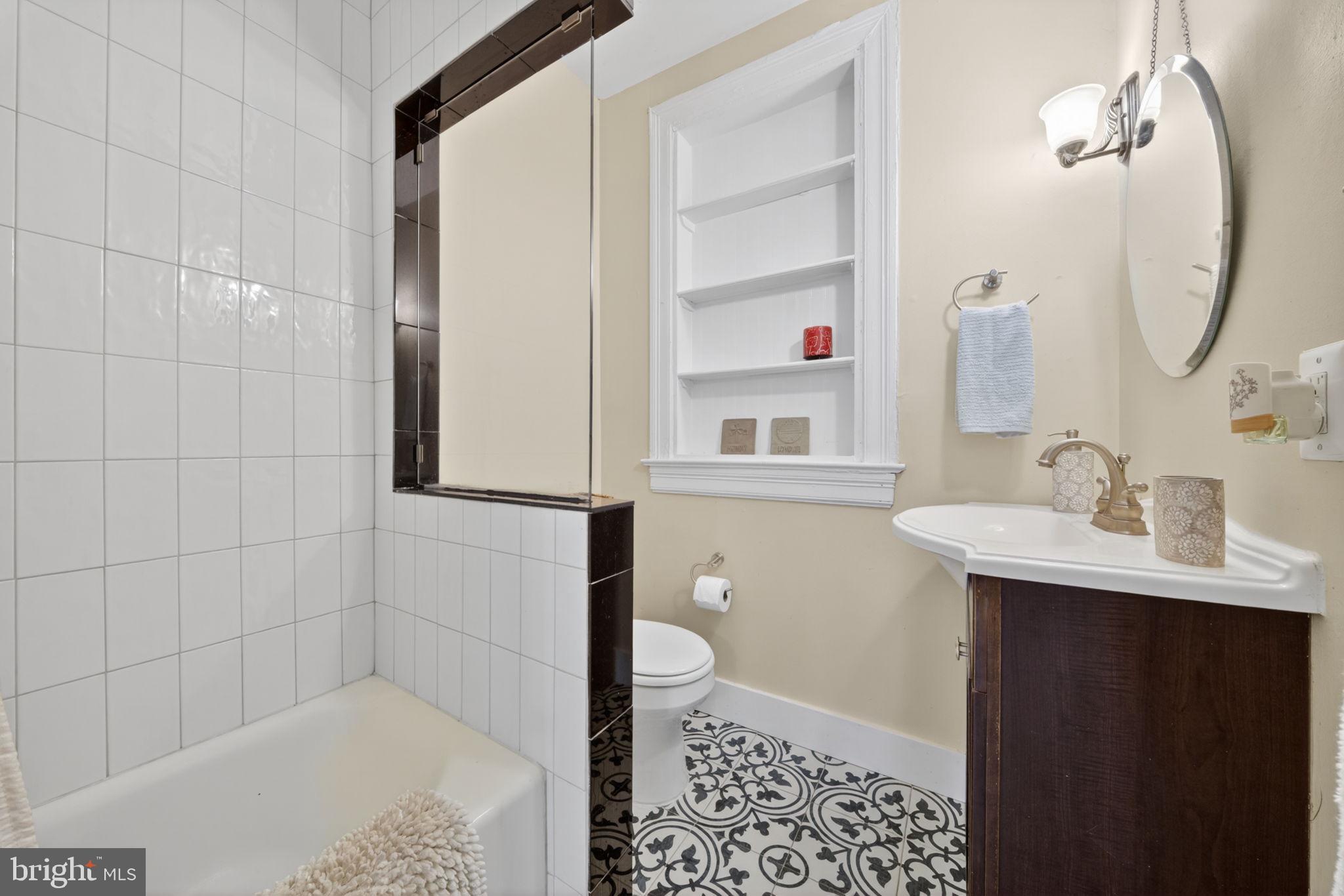 527 Shepherd Street Northwest Washington, DC 20011 - Photo 28 of 42 Upper level bathroom