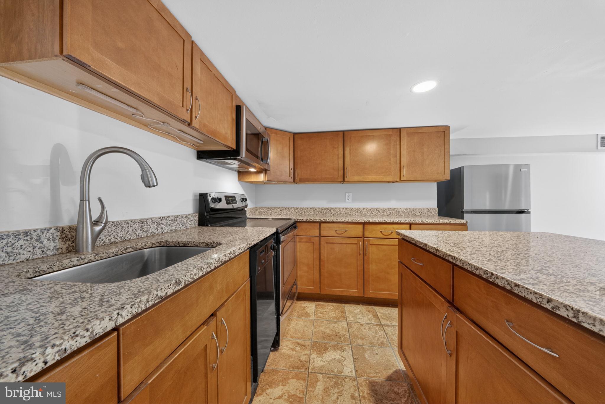 527 Shepherd Street Northwest Washington, DC 20011 - Photo 32 of 42 Lower level suite with full kitchen