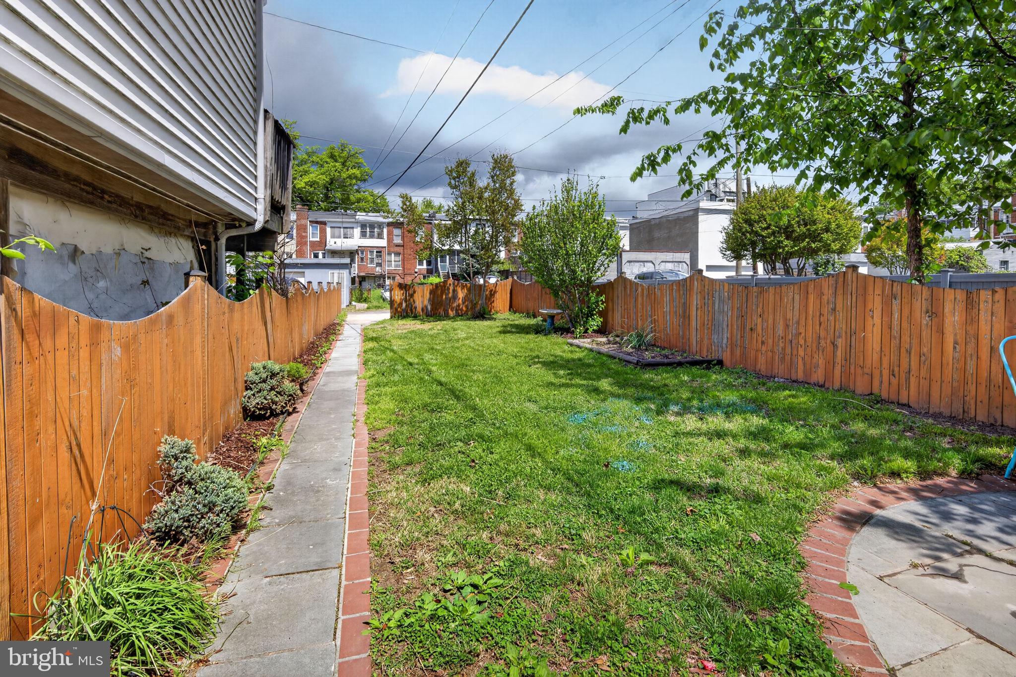527 Shepherd Street Northwest Washington, DC 20011 - Photo 39 of 42 Back yard