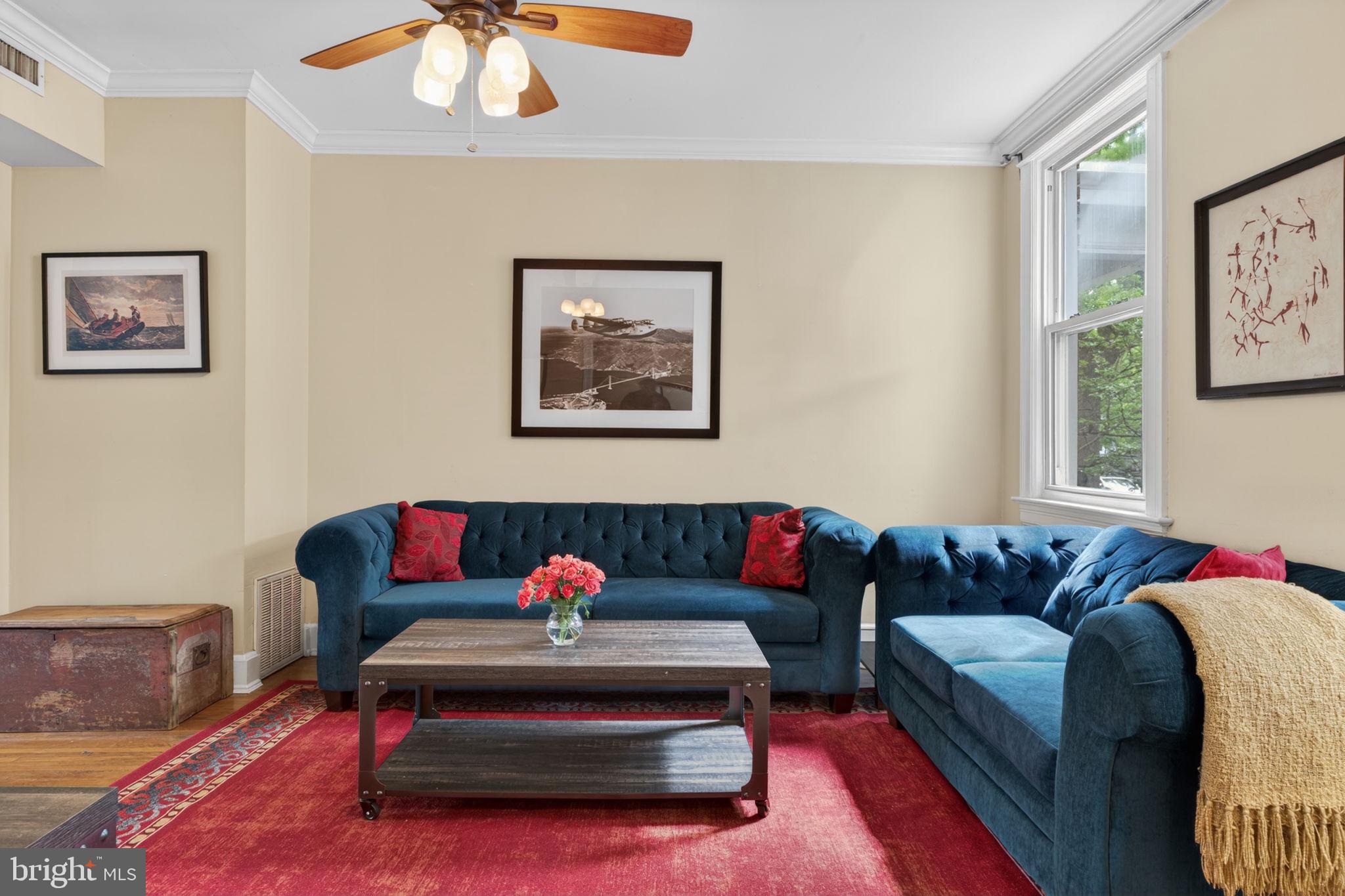 527 Shepherd Street Northwest Washington, DC 20011 - Photo 4 of 42 Living room