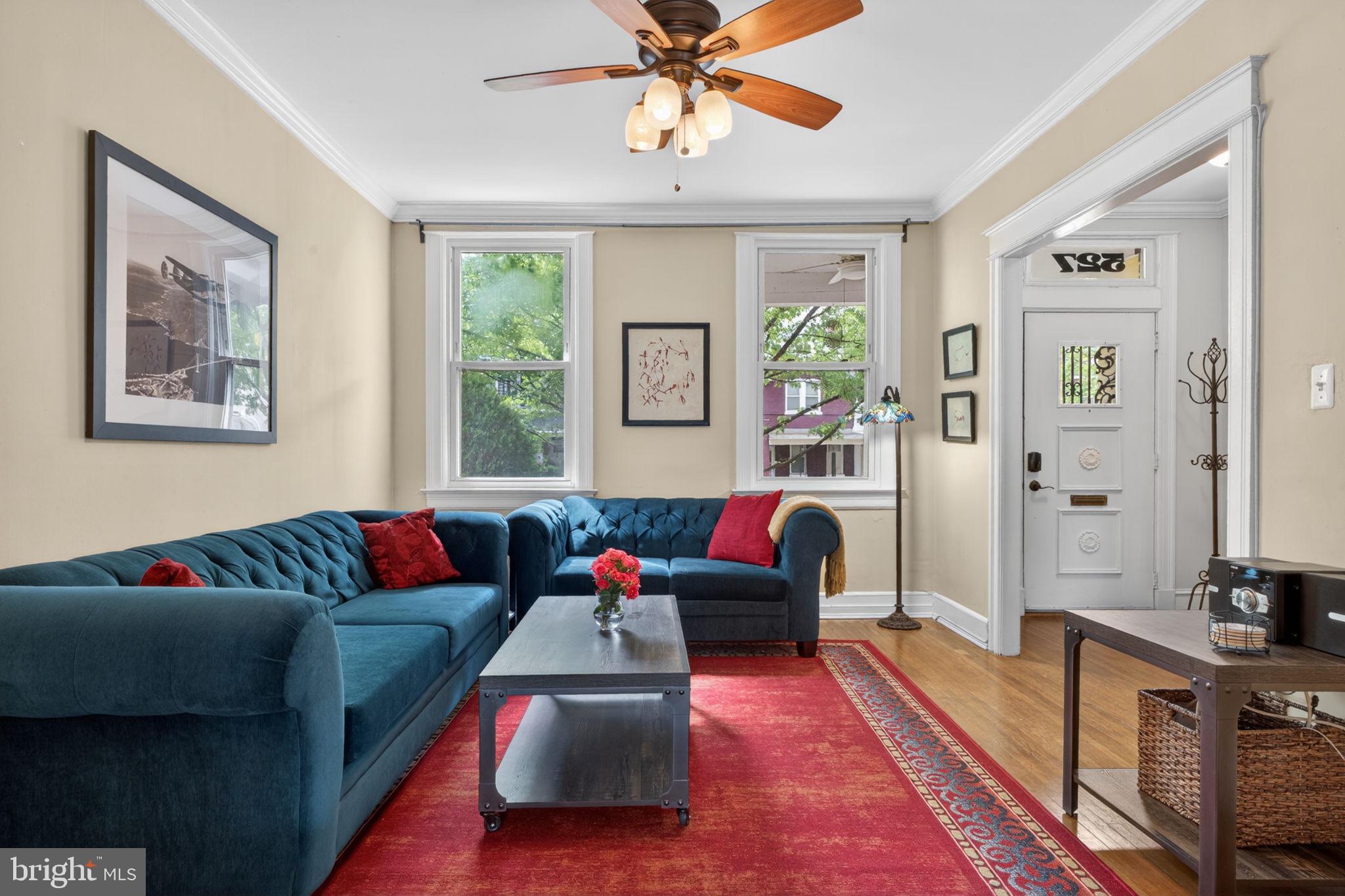 527 Shepherd Street Northwest Washington, DC 20011 - Photo 5 of 42 Living room