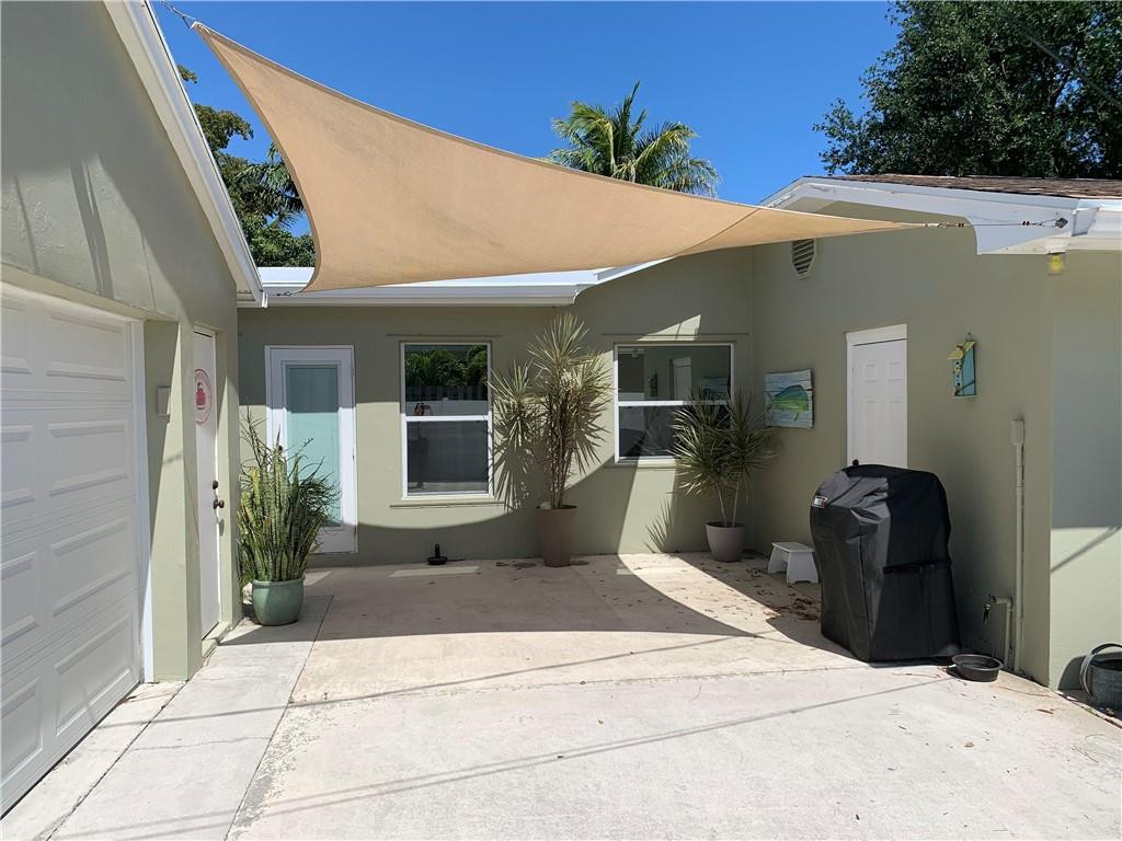 116 West Mango Road Lake Worth, FL 33467 - Photo 29 of 76 courtyard