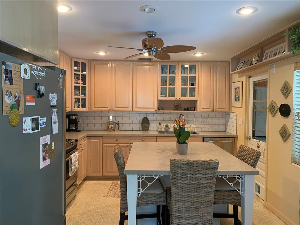 116 West Mango Road Lake Worth, FL 33467 - Photo 3 of 76 kitchen with subway tile