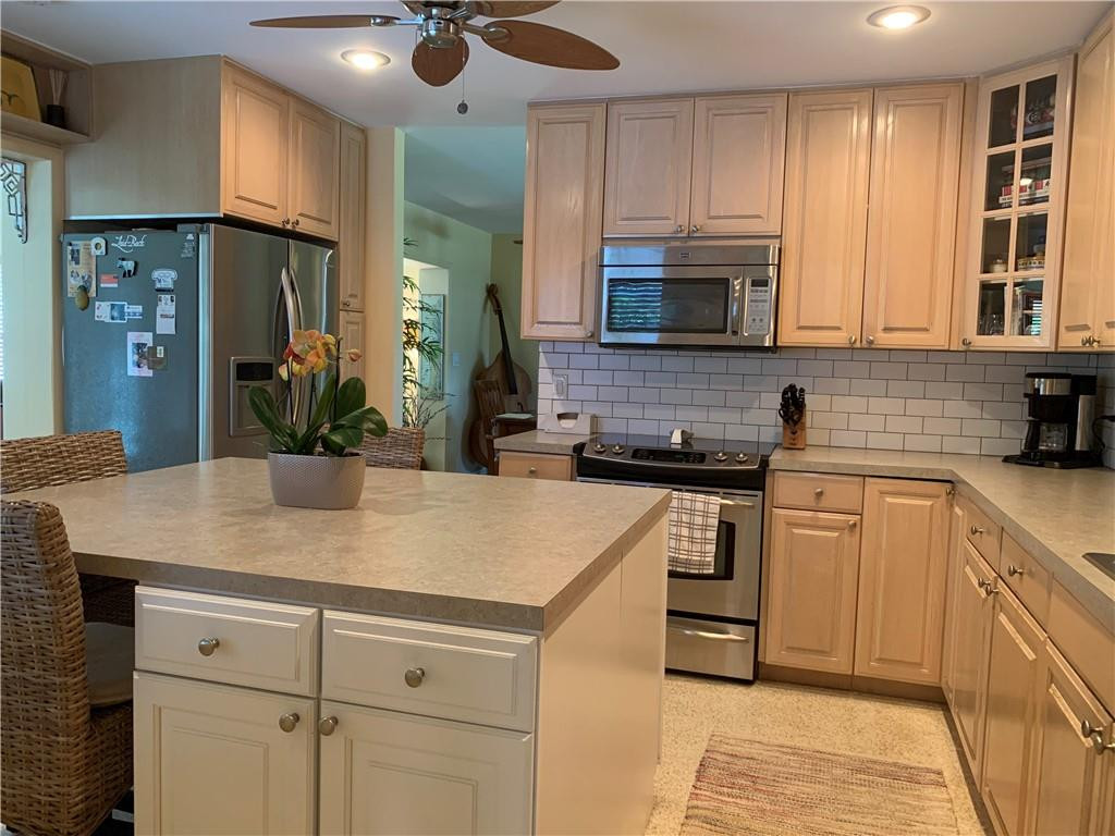 116 West Mango Road Lake Worth, FL 33467 - Photo 5 of 76 kitchen island