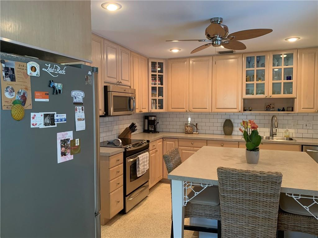 116 West Mango Road Lake Worth, FL 33467 - Photo 6 of 76 kitchen