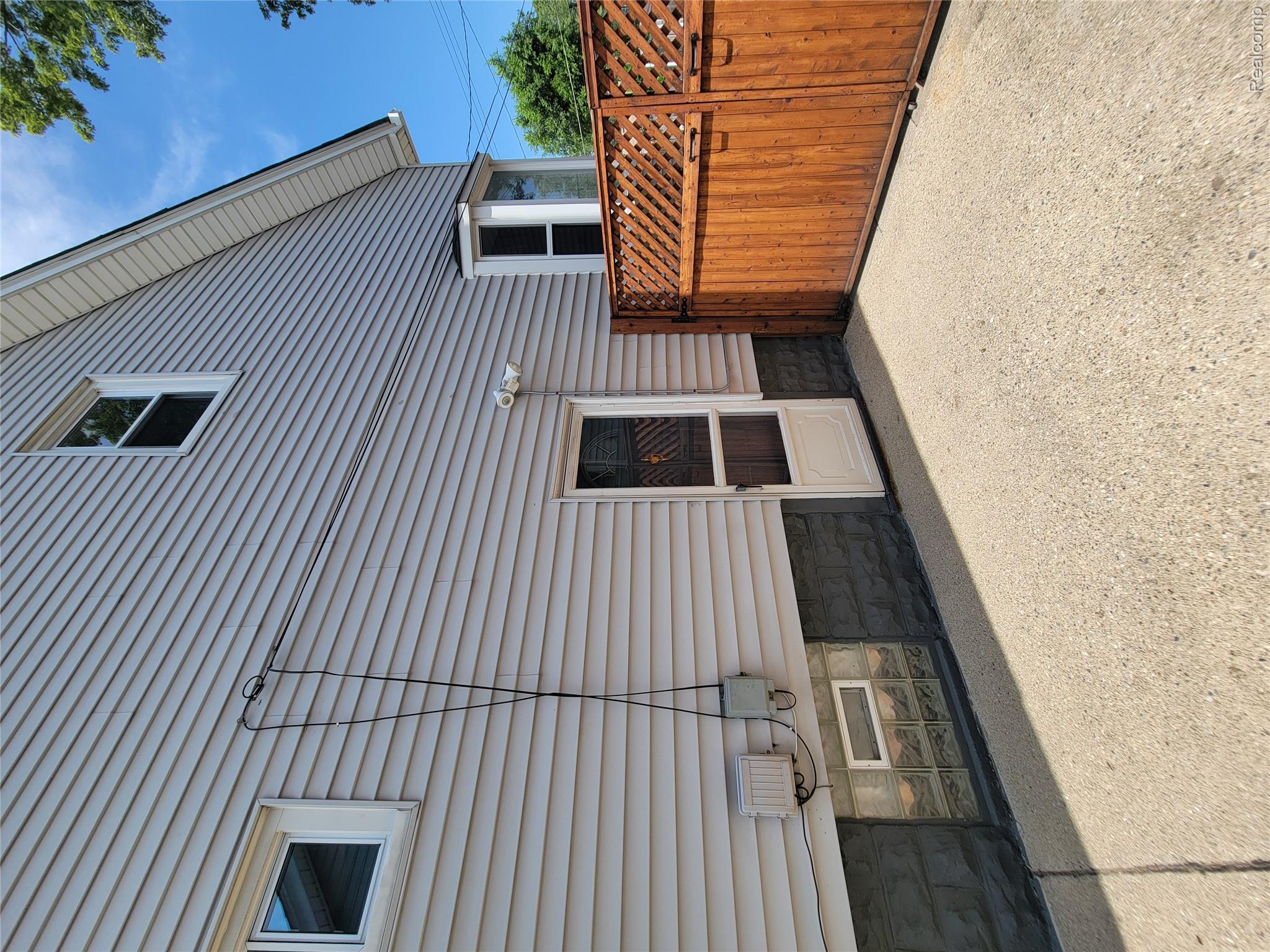 11227 Rivard Avenue Warren, MI 48089 - Photo 10 of 44 1000049582.jpg