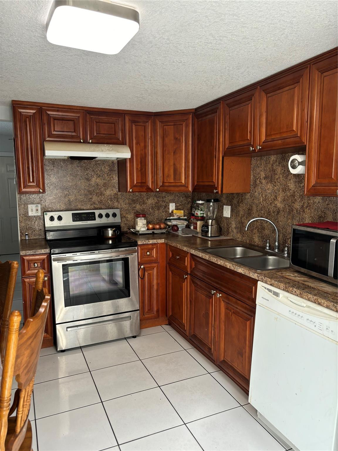 214 Southwest 1st Street, Unit I4 Pompano Beach, FL 33060 - Photo 3 of 11 Photo 3