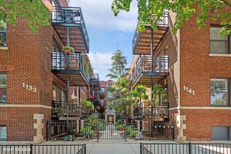 1137 West Grace Street, Unit 2E Chicago, IL 60613 - Photo 1 of 11 front view of a building