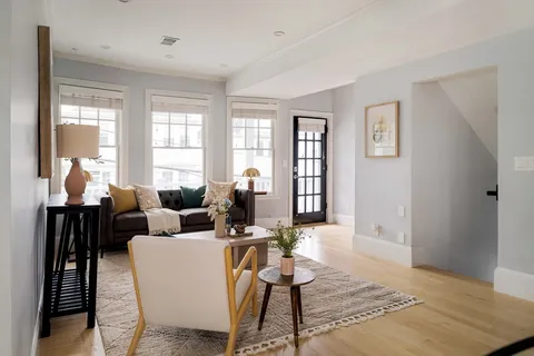 $1,150,000 | 6 Hamilton Road, Unit 6, Somerville, MA 02144