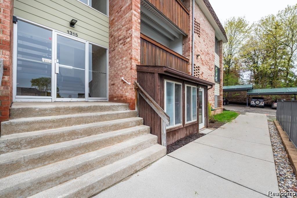 1315 South Maple Road, Unit 305 Ann Arbor, MI 48103 - Photo 2 of 14