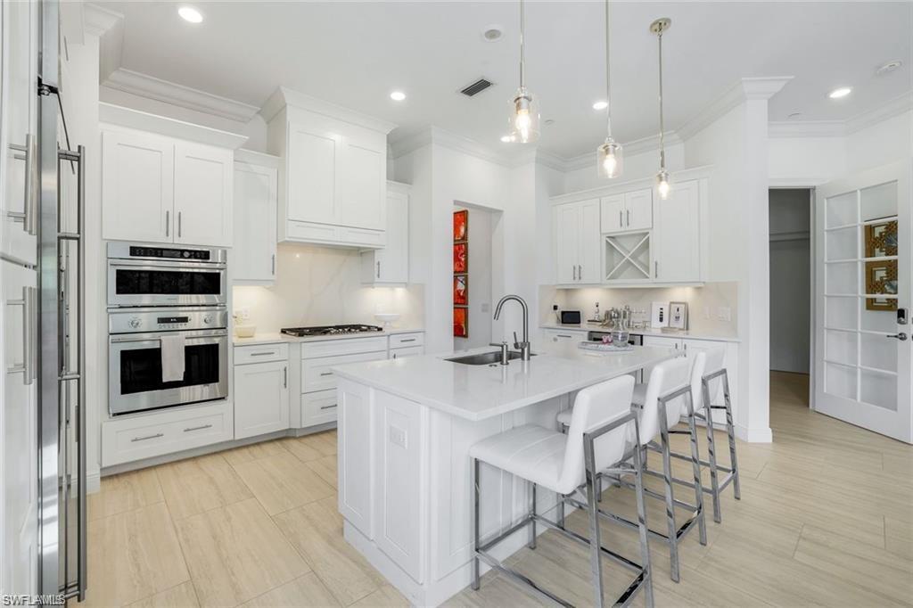 16374 Viansa Way, Unit 5302 Naples, FL 34110 - Photo 4 of 28 Breakfast bar