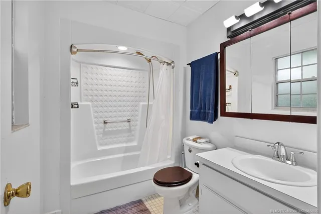 $299,900 | 2387 Northeast 16th Court, Jensen Beach, FL 34957