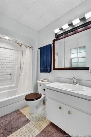 $299,900 | 2387 Northeast 16th Court, Jensen Beach, FL 34957