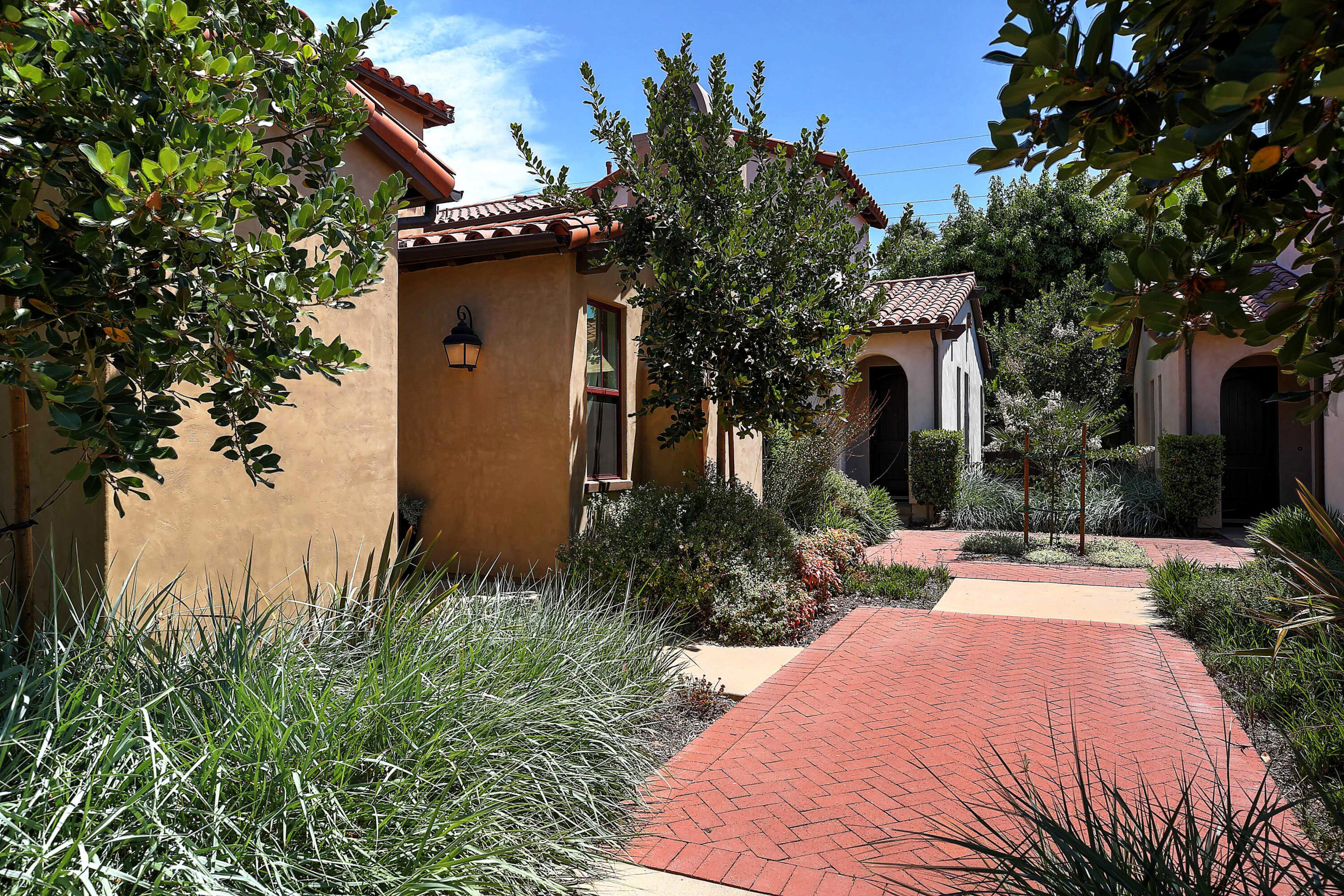 5445 Tree Farm Lane Santa Barbara, CA 93111 - Photo 3 of 49 Walkway