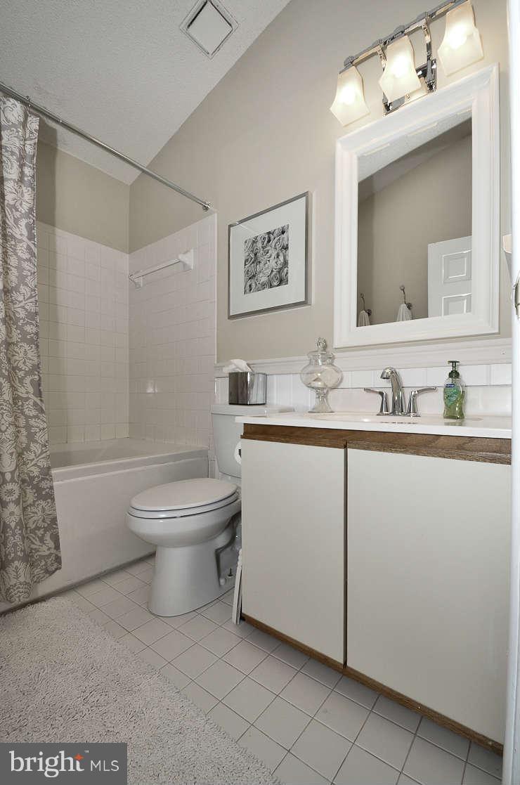 1445 Newport Spring Court Reston, VA 20194 - Photo 12 of 17 Bath (Master)