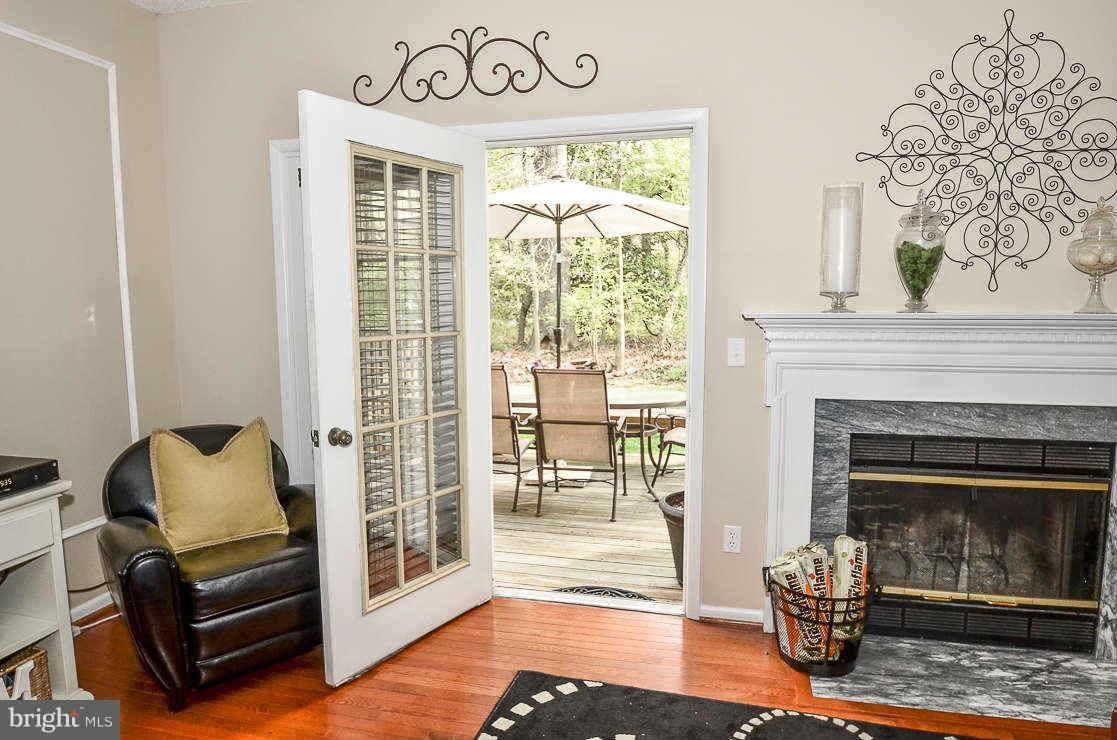 1445 Newport Spring Court Reston, VA 20194 - Photo 4 of 17 Living Room