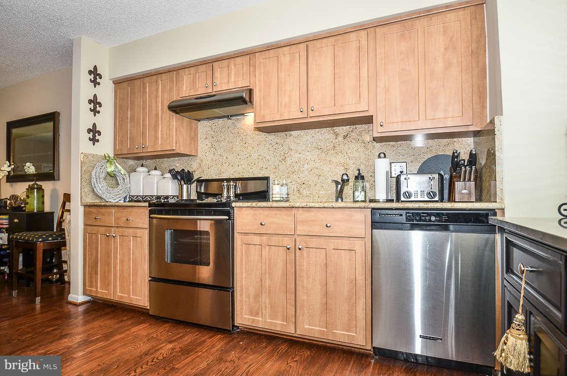 1445 Newport Spring Court Reston, VA 20194 - Photo 7 of 17 Kitchen