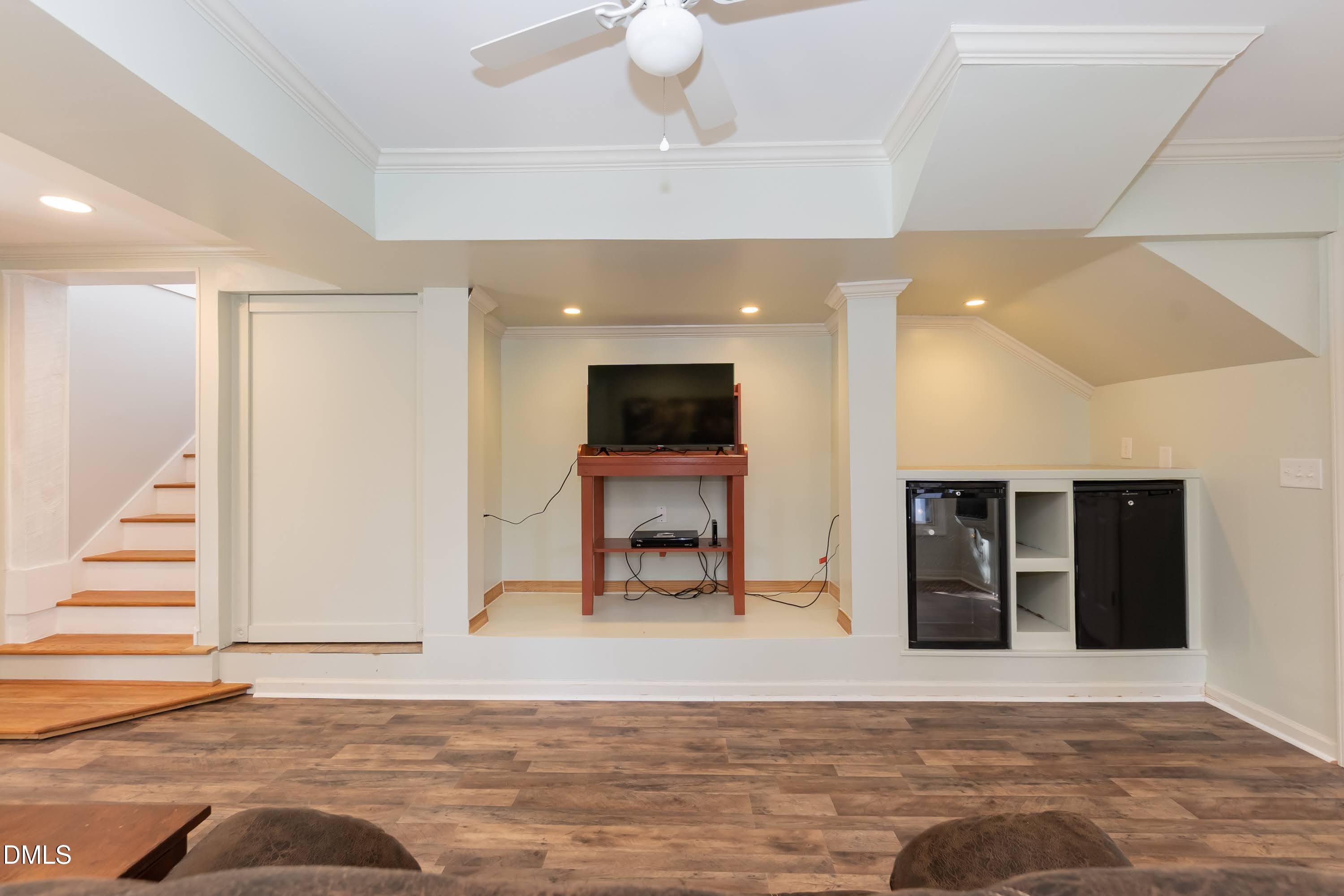 137 Fox Hunters Lane Broadway, NC 27505 - Photo 27 of 46 a living room with furniture and a window