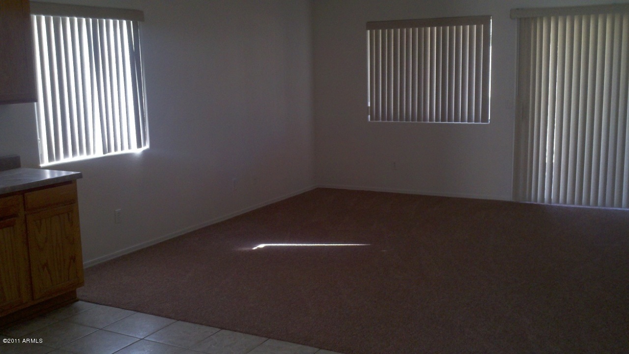 6420 West Cordes Road Phoenix, AZ 85043 - Photo 2 of 4 Family