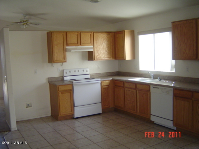 6420 West Cordes Road Phoenix, AZ 85043 - Photo 4 of 4 Kitchen